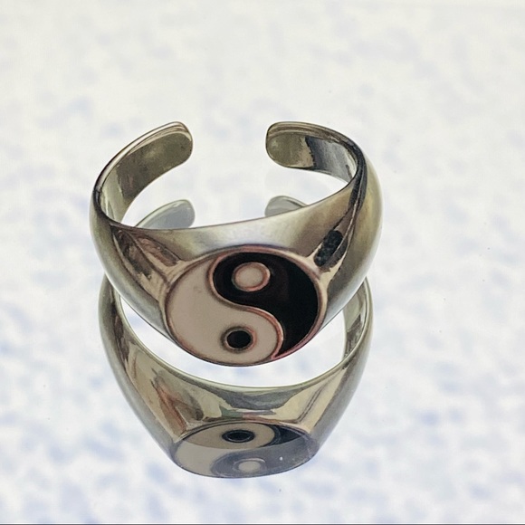 Adjustable Yin & Yang Ring - Picture 3 of 9